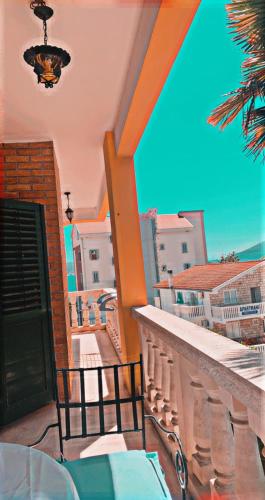 a balcony with a table and chairs on a building at Studio apartman in Meljine