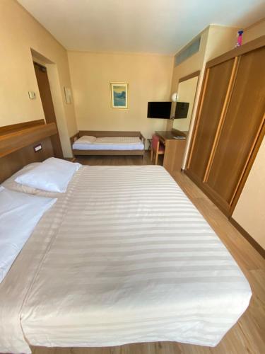 a large bed in a hotel room at SunLake Hotel in Riva del Garda