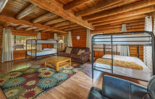 Postel nebo postele na pokoji v ubytování Mountain Trail Lodge and Vacation Rentals