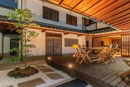 a wooden deck with a table and chairs at Heritage Osaka in Tondabayashi