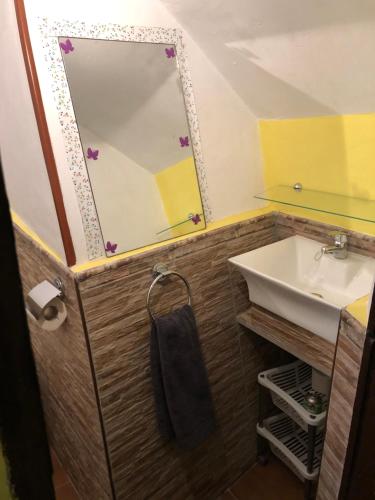 a bathroom with a sink and a mirror at Casa Virginia in Sacedón