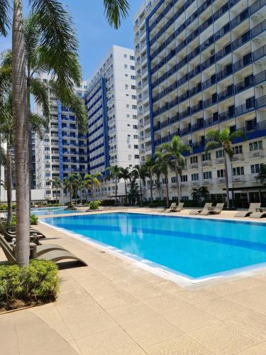 Бассейн в Sea Residences - Condo R Us или поблизости
