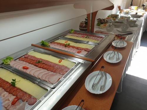 Jídlo v hotelu nebo okolí