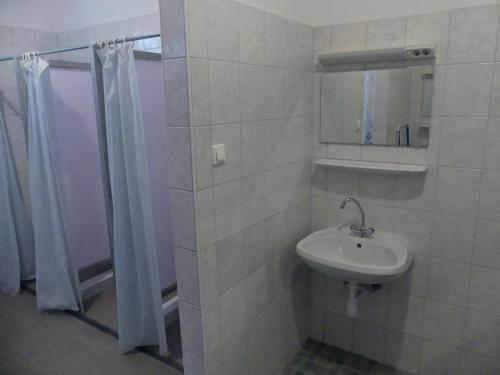 Koupelna v ubytování Napsugár Szálló Baja