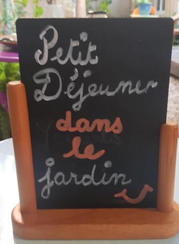 a sign that says faith decemberams be janning at Les Chambres de Jeannette in Marseille