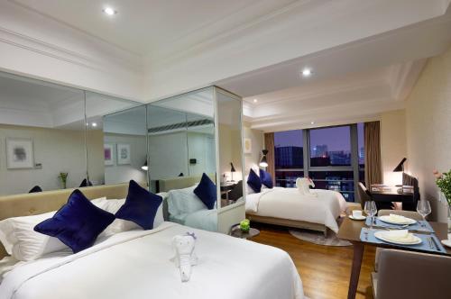 Una cama o camas en una habitación de Modena by Fraser Changsha