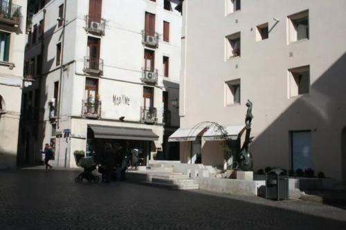 El edificio en el que está la casa vacacional