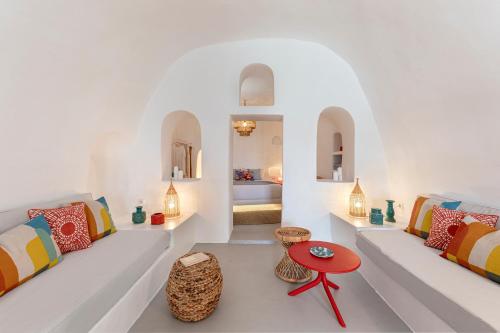 White Cave by Caldera Houses