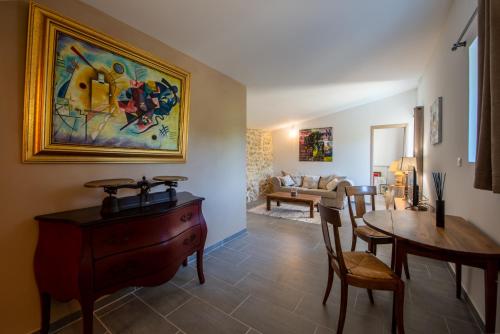 a living room with a table and a couch at LA MAISON DE LIVIA, Proche UZES, NIMES, ALES in Sauzet