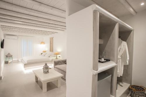 Koupelna v ubytování Paros Palace