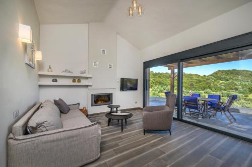 Gallery image of Serenity Villas in Develíkia