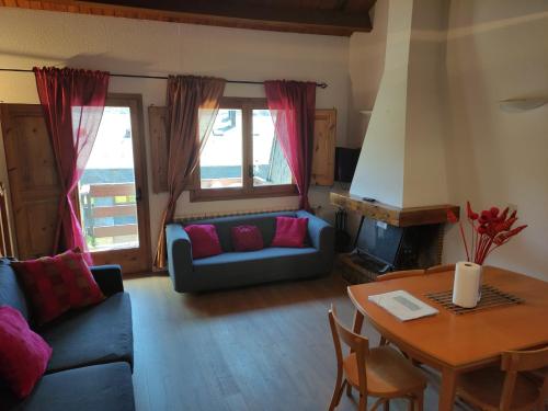  SUITEDREAMS - Camp de Baix -  Room  picture :    Shower    Bath    TV                            