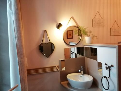 Vonios kambarys apgyvendinimo įstaigoje La maison O kiwis - Chambres d'hôtes
