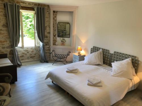 מיטה או מיטות בחדר ב-Les Tilleuls