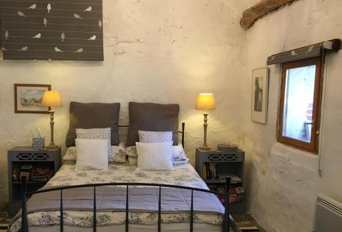 a bedroom with a bed with two lamps and a window at Chateau Mareuil in Brigueuil-le-Chantre