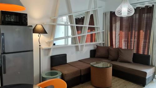 Гостиная зона в Sea Residences - Condo R Us