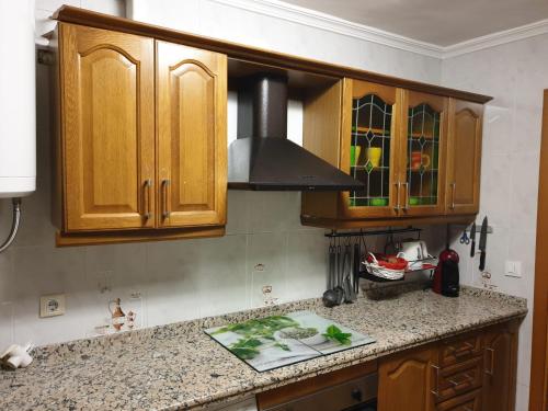 Una cocina o zona de cocina en Beautiful and cozy apartment in Seville.