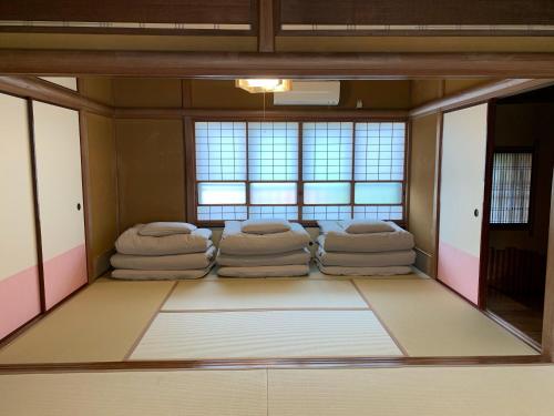 A seating area at 平野邸 Hayama