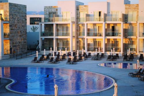 The swimming pool at or close to Gold Lagoon Kosher Hotel