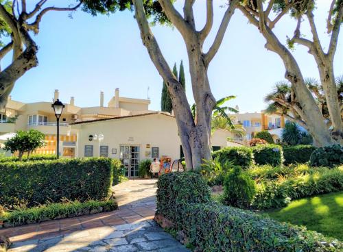 Doña Carlota Gardens, Sea views, Pool, Restaurant