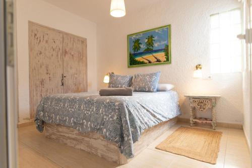 A bed or beds in a room at SANTA MONICA - ENERGiA MEDITERRANEA