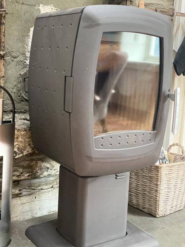 a grey tv sitting on top of a stand at Indreli feriehus in Flåm