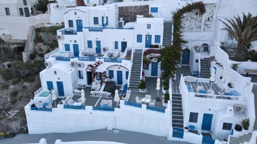 an aerial view of a white house with blue doors at Annio Flats in Imerovigli