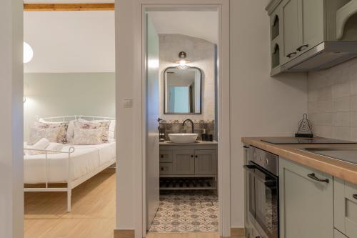 a kitchen with a sink and a bathroom with a bed at Villa La Varik 2 in Litochoro