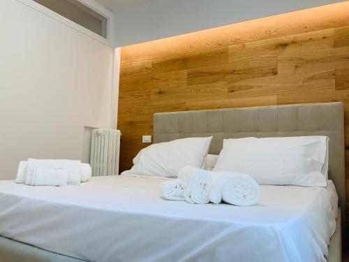 a white bed with two towels on top of it at Nima Oberdan House in Perugia
