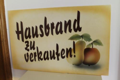 a picture of two apples with the words hakkeland seventeen at Haus Hartl in Saalfelden am Steinernen Meer