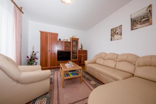 Apartment in Mundanije with Seaview, Terrace, Air condition, WIFI (3748-1)