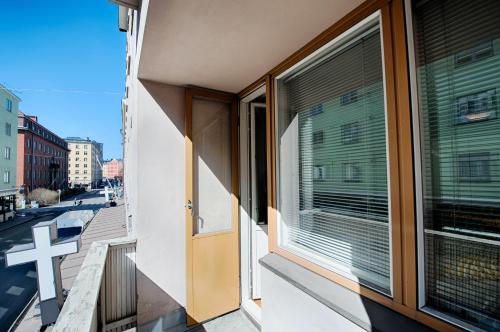 En balkong eller terrasse på Forenom Serviced Apartments Helsinki Albertinkatu