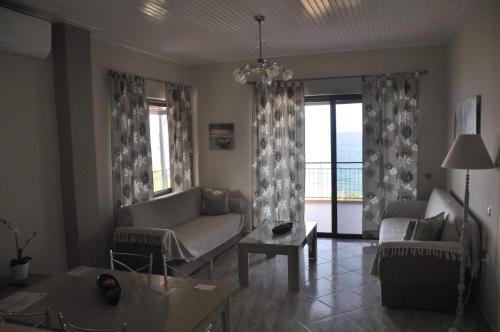 Гостиная зона в Bousounis Apartments