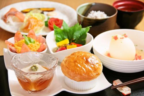 旅館の敷地内または近くでの食事または食べ物