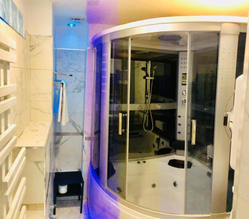 parisa suite
