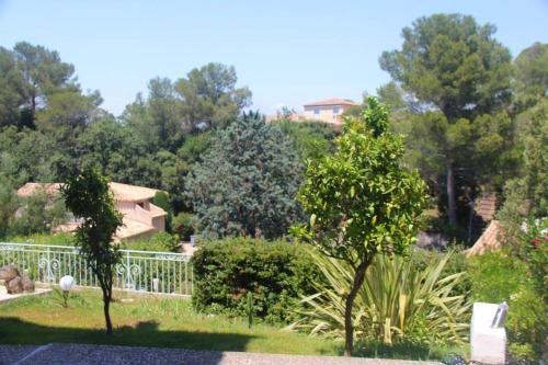 Photo de la galerie de l'établissement Appartement confortable à Saint-Raphaël 50 m² avec piscine partagée, à Saint-Raphaël