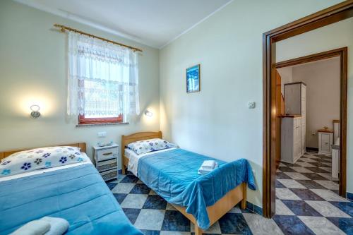 a bedroom with two beds and a mirror at Villa Emilia in Banjole