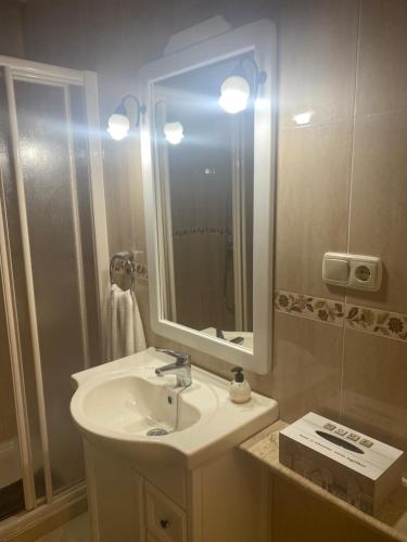 a bathroom with a sink and a mirror at Perla Del Sol 1 l in Torremolinos