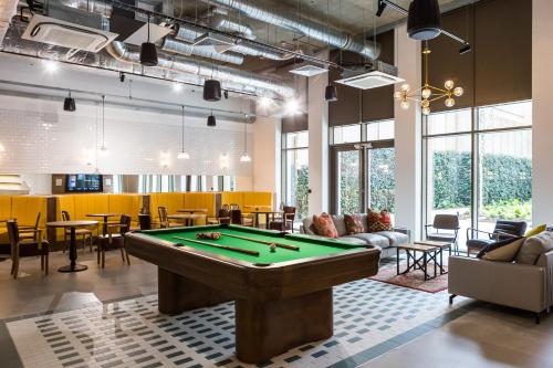 Τραπέζι μπιλιάρδου στο For Students Only Chapter White City in London