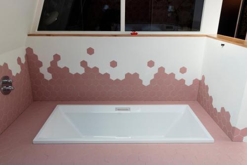 a bathroom with a wall with hearts painted on it at De 6 Linden Boutique Hotel in Sluis
