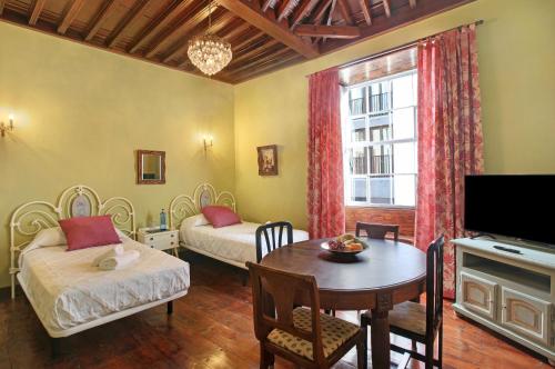 A bed or beds in a room at Apto El balcón de la Catedral