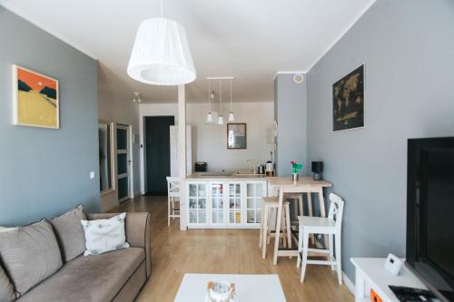Televízia a/alebo spoločenská miestnosť v ubytovaní Apartament Wiktoria