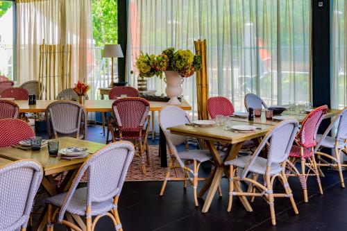 Novotel Orléans Chemins De Sologne Demeures De Campagneにあるレストランまたは飲食店