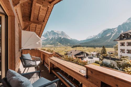 a balcony with chairs and a view of mountains at Alpenhof in Lermoos