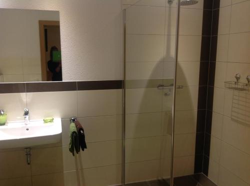 a bathroom with a shower and a sink at fabienne - Silvretta Premium Card Betrieb in Galtür