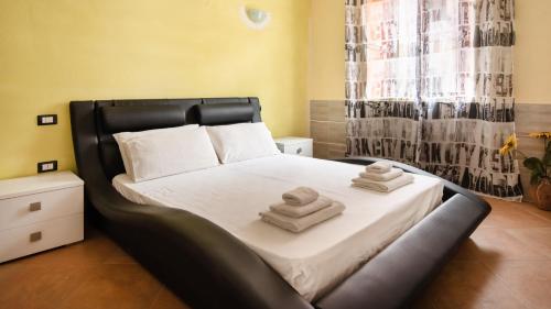 a bedroom with a bed with towels on it at Welcomely - Pan di Zucchero 12 - Nebida in Nebida