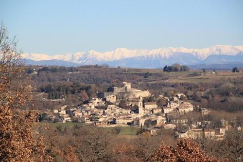 a town on a hill with mountains in the background at Le Mas des Pins in Mane