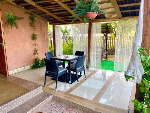 a patio with a table and chairs on a porch at Han in Selʼtso
