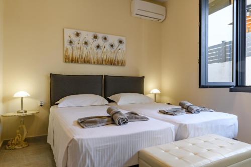 two beds sitting next to each other in a room at Villa Marilena in Corfu Town