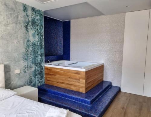 Una cama o camas en una habitación de The Smerald 2